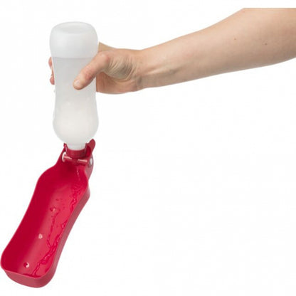Flasche mit Trinknapf